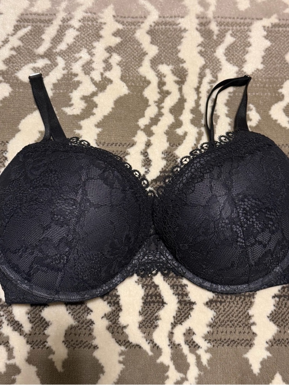 Victoria’s Secret Black Lace Push-up Bra 36DD (36E)